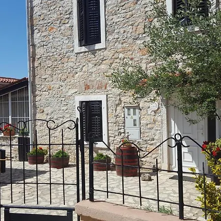 Holiday home Istrska Kamnita Hisa Soncni