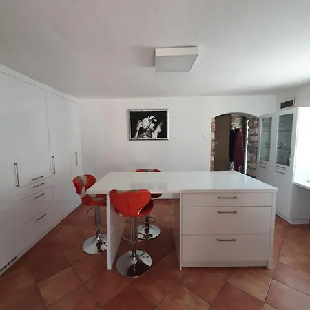 Holiday home Istrska Kamnita Hisa Soncni