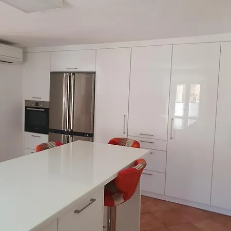 Holiday home Istrska Kamnita Hisa Soncni *